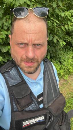 Bruno Dreyfürst interprète Didier Morel, gendarme présent dans les quatre épisodes de la mini-série policière française « La Petite », réalisée par Antoine Garceau pour France 2 et tournée en Alsace.